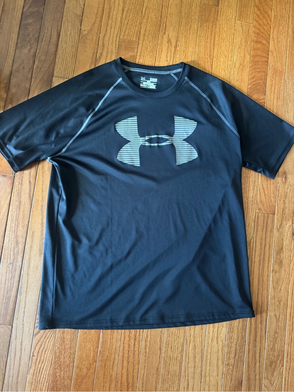 Under Armour Men’s Black Short Sleeve Logo Performance Tee